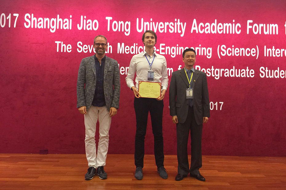 Picture of Fabian Just who obtains the first prize at the Shanghai Jiao Tong University Academic Forum for Doctoral Students