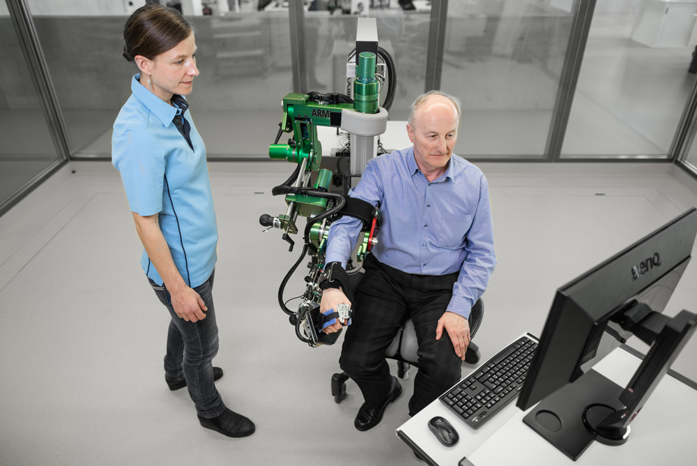 Enlarged view: Standard robotic therapy concept we want to improve with ARMin V
